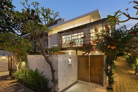 Facade/entrance