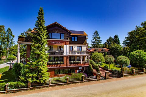 Property building, Day, Natural landscape, Garden view