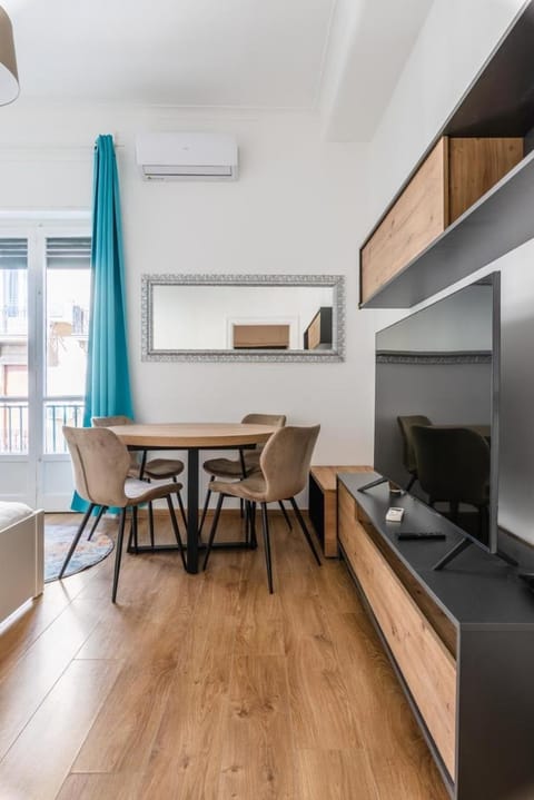 TV and multimedia, Living room, Dining area, air conditioner