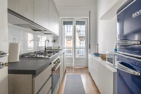 Kitchen or kitchenette, dishwasher, oven