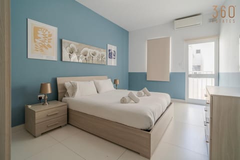 Bed, Photo of the whole room, Bedroom, towels, wardrobe, air conditioner