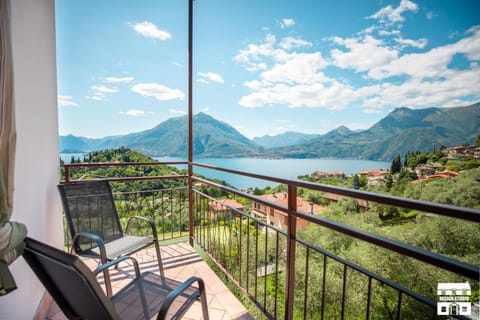 View (from property/room), Balcony/Terrace, Lake view, Mountain view