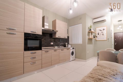 Kitchen or kitchenette, Living room, Seating area, dishwasher, minibar, pet friendly, dryer, air conditioner