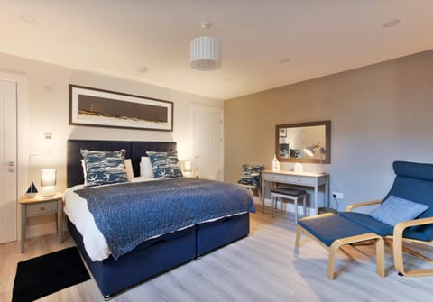 Seating area, Bedroom