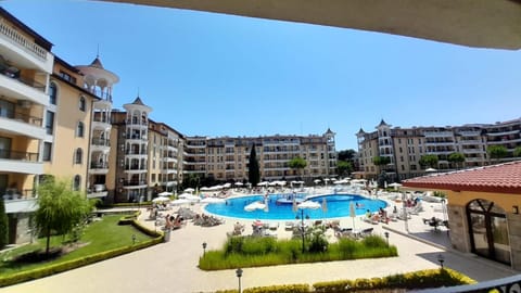 Day, Pool view, Swimming pool, Location, sunbed