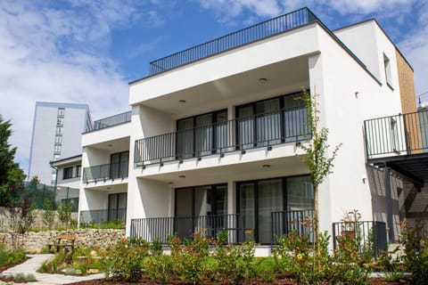 Property building, Day, Garden, Garden view