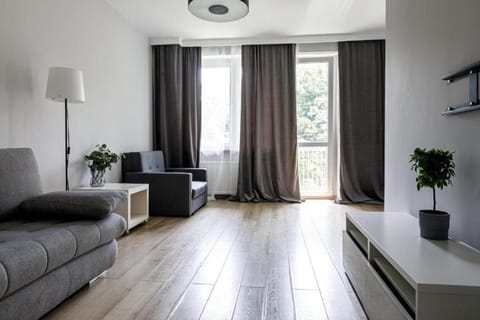 Bed, TV and multimedia, Living room, Photo of the whole room, Seating area, Bedroom