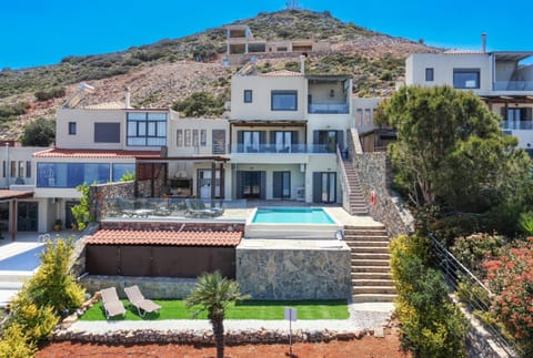 Property building, Garden, Swimming pool