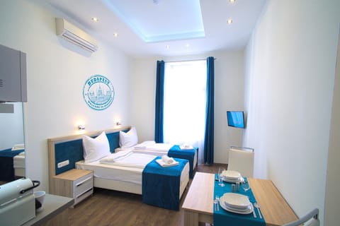 Bed, TV and multimedia, Living room, Dining area, Bedroom, towels, air conditioner