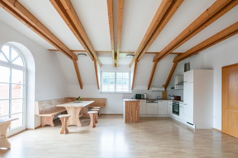 Kitchen or kitchenette, Seating area, Dining area