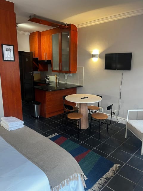 Live Like a Local in Stellies - By ARPA Hospitalities Apartment in Stellenbosch