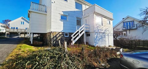 Property building, Facade/entrance, Off site