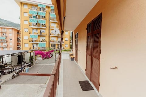 5 beds - 2 minutes from the sea with parking Apartment in Recco