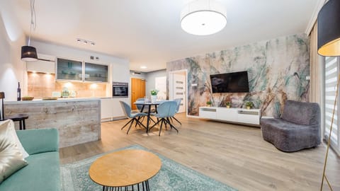 Communal lounge/ TV room, TV and multimedia, Kitchen or kitchenette, Living room, Seating area