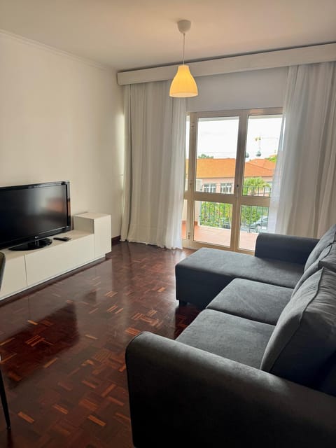 Communal lounge/ TV room, TV and multimedia, Living room, Seating area, Evening entertainment