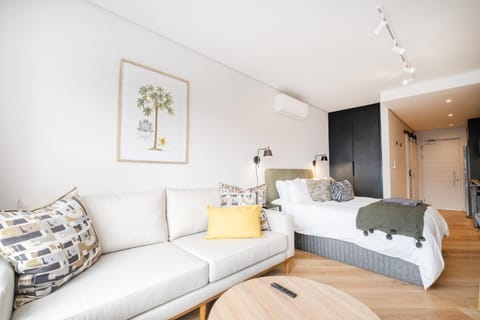 Bed, Photo of the whole room, Seating area