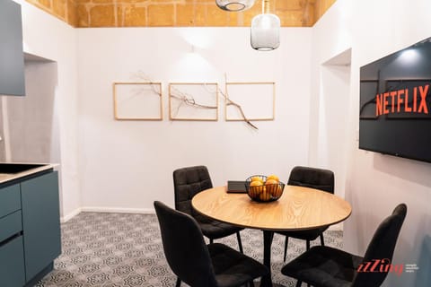 TV and multimedia, Kitchen or kitchenette, Dining area