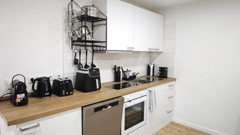 TV and multimedia, Coffee/tea facilities, Kitchen or kitchenette, dishwasher, heating, heating, internet, internet, oven, stove, toaster, kitchen