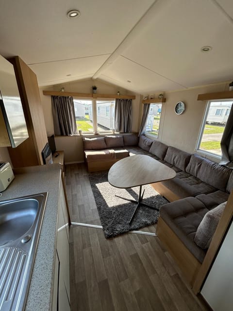 Bed, TV and multimedia, Living room, Seating area
