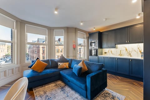 Kitchen or kitchenette, Seating area