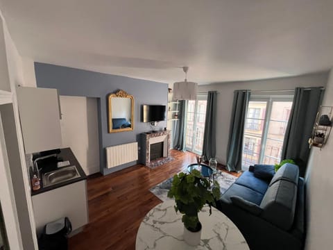 La Tour Annunziata Apartment in Versailles