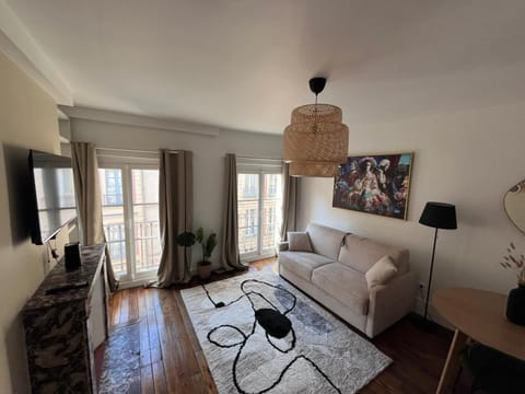 La Tour Annunziata Apartment in Versailles