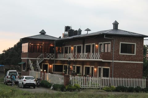 Property building, Day, Parking