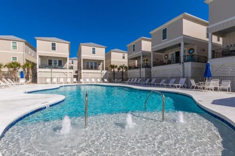 Property building, Pool view, Swimming pool, Swimming pool, sunbed