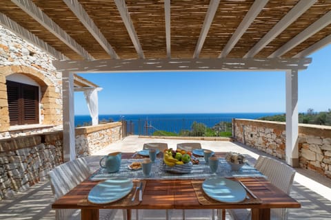 Patio, Natural landscape, View (from property/room), Balcony/Terrace, Dining area, Sea view