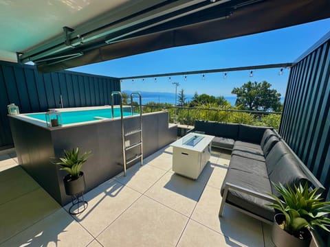 Day, Natural landscape, View (from property/room), Balcony/Terrace, Balcony/Terrace, Spa and wellness centre/facilities, Seating area, Pool view, Sea view, Swimming pool, Swimming pool