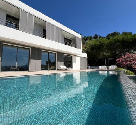Contemporary Villa with Sea View, Infinity Swimming pool, Gym , Cinema room,Lift Villa in Nice