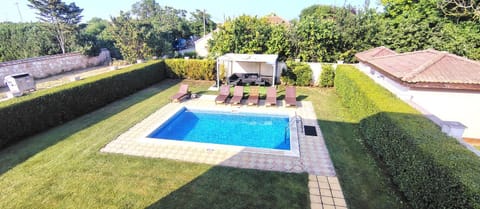 Day, Garden, Garden view, Pool view, Swimming pool, sunbed