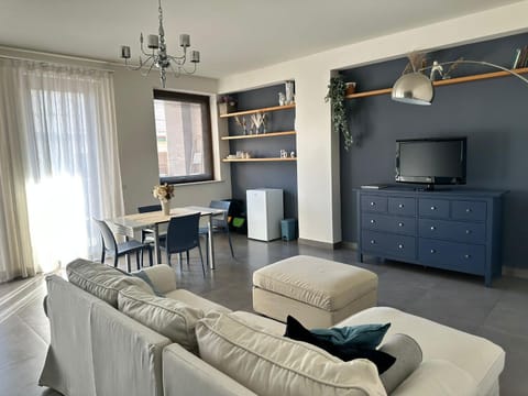 Communal lounge/ TV room, Living room, Evening entertainment
