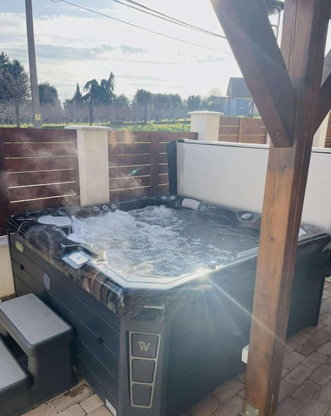 Hot Tub, Balcony/Terrace