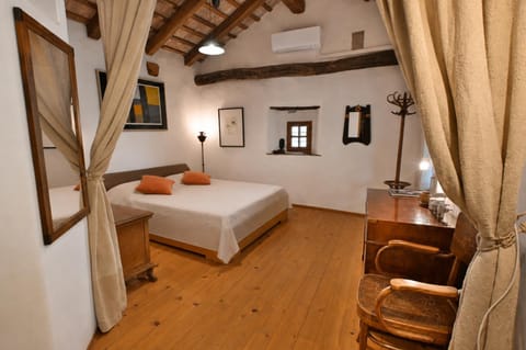 Bed, Bedroom, air conditioner