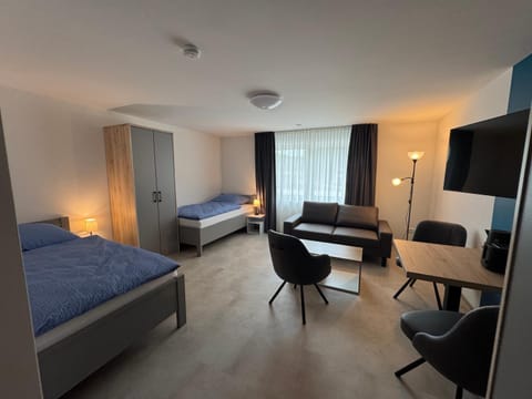 Bed, TV and multimedia, Living room, Photo of the whole room, Seating area, Bedroom