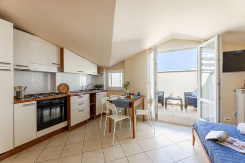 TV and multimedia, Kitchen or kitchenette, Living room, Seating area, Dining area, dishwasher, minibar, oven, pet friendly, stove, toaster