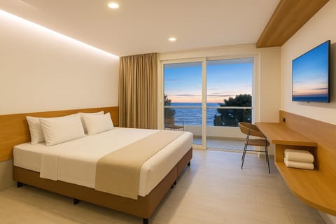 Natural landscape, TV and multimedia, Photo of the whole room, Sea view