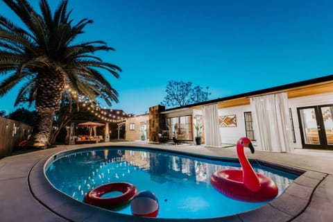 Property building, Patio, Night, Pool view, Swimming pool, Swimming pool, sunbed