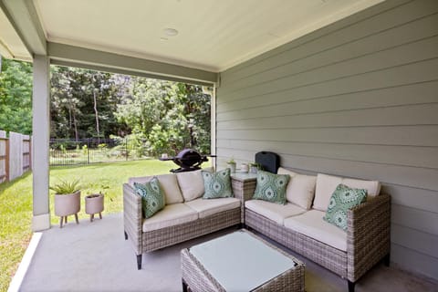 Patio, BBQ facilities, Garden, Seating area, Garden view