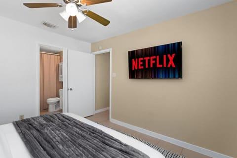 Bed, TV and multimedia, Bedroom