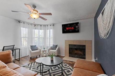 Communal lounge/ TV room, TV and multimedia, Living room, Seating area, Evening entertainment, fireplace