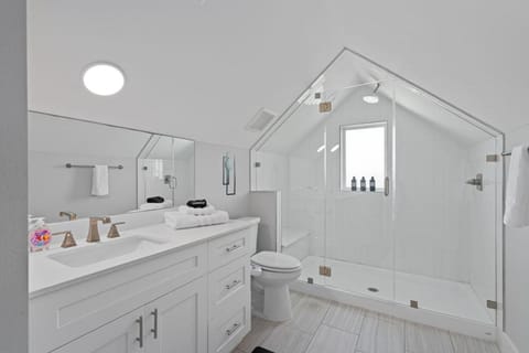 Shower, Toilet, Bathroom