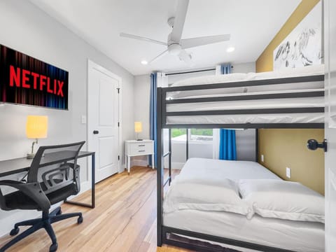 Bed, TV and multimedia, Bedroom