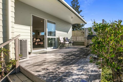 Property building, BBQ facilities, Balcony/Terrace, Balcony/Terrace