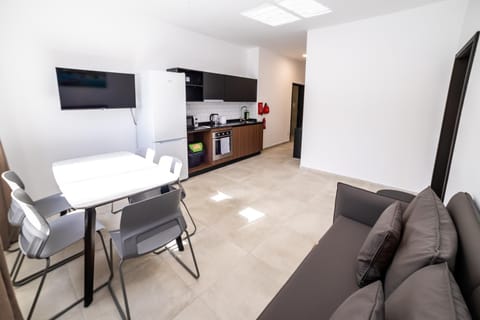 Corner Park View Deluxe Studio - by HostMT Apartment in Saint Paul's Bay