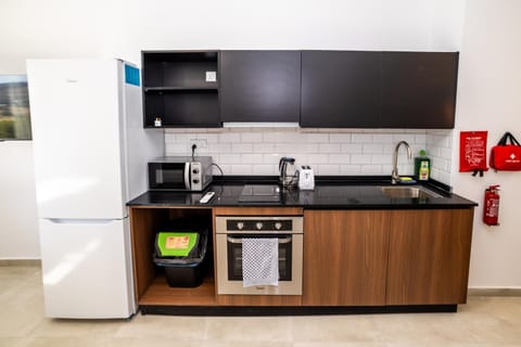 Corner Park View Deluxe Studio - by HostMT Apartment in Saint Paul's Bay