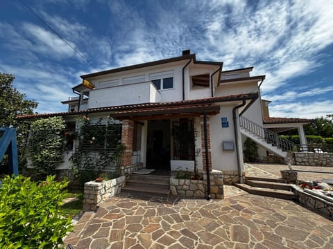 Property building, Restaurant/places to eat, Breakfast
