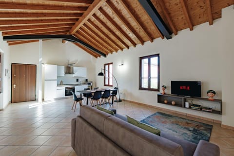 TV and multimedia, Kitchen or kitchenette, Living room, Dining area