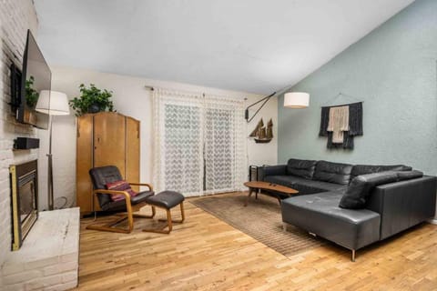 Cozy River Forest Retreat House in Lake Oswego